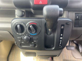 マニュアルエアコン装備で直感的に温度調整が可能。シンプル操作で快適な車内環境を保てます♪