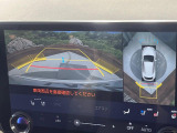 【パノラミックビューモニター】専用のカメラにより、上から見下ろしたような視点で360度クルマの周囲を確認することができます☆死角部分も確認しやすく、狭い場所での切り返しや駐車もスムーズに行えます。