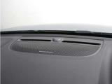 【harman/kardon】世界のオーディオファン垂涎のプレミアムサウンドシステムを搭載。原音に近い音場空間を忠実に再現。乗る人すべてに最良の音響体験を提供します。