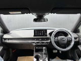 大きいフロントガラスで運転席からの視界も良好です♪♪室内空間も広々なので圧迫感なくお乗りいただけます。