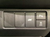 ハンドルの右側にHondaセンシング用のVSA解除スイッチとパワーテールゲートスイッチがついています。パワーテールゲートスイッチは車内からでもテールゲートの開け閉めを電動でできます。