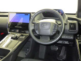 運転席まわりです。 各操作スイッチは使いやすい位置に配置されてます。