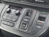 【シートヒーター】シートを温めてくれる暖房機器です!長時間座っていると負担が掛かりやすい背中や腰、または冬場などの寒い日に冷えやすい脚部に快適なぬくもりを伝えます。