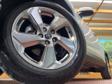 【純正18インチアルミホイール】外観にマッチした純正アルミホイールを装着しております。各種社外アルミホイールや、スタッドレスタイヤも取扱いしております。是非ご相談ください♪
