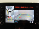 パノラミックビューモニター付きです。車両を上から見たような映像をモニター画面に表示。運転席からの目視では見にくい、車両周辺の状況をリアルタイムでしっかり確認できます。