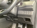 左側に高速で便利なETCがあり、横滑りを防ぐVSAなどのスイッチは、運転席の右側、手の届きやすい位置にあります。