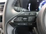 ステアリングスイッチ付き。前方から目を離すことなく操作することが可能です。