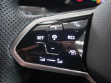 ◆クルーズコントロールにレーダーセンサーを組み合わせ、先行車を測定し設定されたスピードを上限に自動で加減速を行います。一定の車間距離を維持することで、長距離走行でのドライバーの疲労を低減させます。
