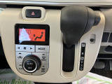 快適装備のオートエアコン♪ 温度設定をすれば、自動で車内の温度管理をしてくれる優れ物です☆彡