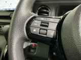 ステアリングにオーディオ操作スイッチが付いています。オーディオ画面に直接タッチしなくても操作が出来ますので、運転に集中できます。
