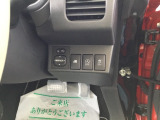 横滑り抑制機能を搭載し、滑りやすい路面での車両安定性を高めます。