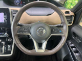 【純正革巻きステアリング】上質な革を使用することで、手にしっかり馴染みとても運転しやすいハンドルです♪