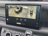 【3Dサラウンドカメラ】車両周辺360度の状況を立体的に表示するシステムで、駐車や狭い場所での運転、オフロード走行時に非常に役立ちます。