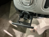 格納式のカップホルダーがあります。