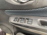 運転席側スイッチでは、各席の窓ガラスの開閉ができます。