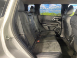 後部座席も気になるようなキズ・汚れやへたり等、大きなダメージはなく、良好な状態です。