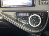 【オートエアコン】一度お好みの温度に設定すれば、車内の温度を検知し風量や温度を自動で調整。暑い&hellip;寒い&hellip;と何度もスイッチ操作をする必要はありません。快適な車内空間には必須の機能ですね♪