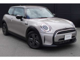 MINI正規販売店のお車は、全てのお車にMINI認定中古車保証書が発行されます。保障約款もございますので保障内容が明確でございます。お客様にご安心してお乗り頂けますよう、全力でお客様をサポート致します。