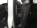 乗り降りの補助になる大型のアシストグリップを装備