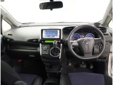 オシャレなインテリアで運転する気分も盛り上がりますよね^^