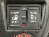 【両側パワースライドドア】両側がパワースライドドアになっており、運転席のスイッチやスマートキーでも開閉が可能です!開口部も広いので乗り降りも楽々♪