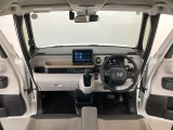 【前方視界】開放的な前方視界!運転がしやすく疲れにくいです♪窓が大きく、見通しがとっても良いおクルマですよ♪