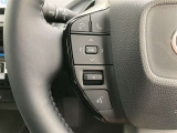 運転中、オーディオの操作をしてて、ハッとしたことはありませんか?ステアリングスイッチは、運転中でもハンドルでオーディオの操作が可能です。安全なドライブをサポートします。