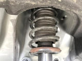 お車を安心してお乗りいただく為には、足回りの定期点検が欠かせません。サービスサポート(有償保証)では無料点検もご提供しており、安心のカーライフをお過ごしいただけるサポート体制が整っています。