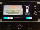 バックでの車庫入れも安心です! リアカメラが付いているバックモニター付のナビディスプレーを装備しております。バンパーについているソナーや、操作線もついており距離感も画面から確認できます。