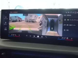 タッチ・パネル機能付のインフォメーション・ディスプレイと、デジタル表示のメーター・パネルに組み込まれたナビゲーション・システム。初めての土地でもすべての情報がわかりやすく表示。