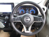 運転が楽しくなる明るく開放的な運転席まわりです。