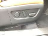 【パワーシート】電動でご自分にぴったりのシートポジションにセットできます☆メモリー機能も付いてますので、記憶させてれば、違う人が乗って動かしてしまっても、ちゃんと自分のポジションに復帰できます☆