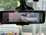スマートルームミラーになっています 7人乗車時でも後方確認ができます