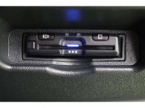 ゲート通過もスムーズなボイスタイプのETC搭載です。今やマストアイテムですね。納車前には使用できるようにセットアップをさせていただきます。ETCカードの取扱もしておりますのでご相談くださいね。