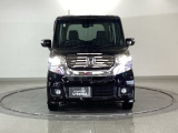 【HID】ディスチャージヘッドライトが装備されています。夜間走行時や雨の日に明るく安全に前方を照らすことが出来ます。対向車からも見えやすいので相手に接近を知らせることも出来ます。