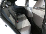 後部座席も当然、綺麗・清潔に仕上げております。内装の綺麗なお車は気持ちが良いですね。