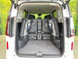 後席を格納すると、これだけの広さが!シーンに合わせたシートアレンジで、大きな荷物も積むことが出来ます♪