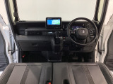 【前方視界】開放的な前方視界!運転がしやすく疲れにくいです♪窓が大きく、見通しがとっても良いおクルマですよ♪