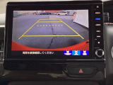便利な3ビュー切り替え、ガイド線表示付きのバックカメラです。後退時、後方の視界をサポートします