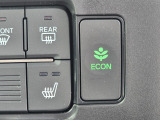 ワンタッチで省燃費走行をサポートするECONスイッチを装備。