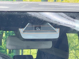 【スズキ セーフティサポート】走行中に前方の車両等を認識し、衝突しそうな時は警報とブレーキで衝突回避と被害軽減をアシスト。より安全にドライブをお楽しみいただけます。