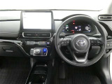 運転席からの視界はこんな感じです☆お気軽にご来店いただき、実際に座って是非お確かめください。ドライバーに寄り添う快適な操作フィールをもたらすステアリングです。