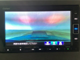 【バックカメラ】運転が苦手な方も車庫入れラクラクです!ギアをリバースに入れれば自動的に切り換わりますので、面倒な操作は不要です♪狭い駐車場もお車を傷つけず安心ですね!