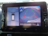 見下ろしているかのような映像で、駐車もスムーズにできる。アラウンドビューモニター