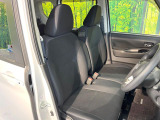運転席シート廻りは使用感も少なく、良好な状態となっています。前オーナー様が丁寧に使っていたことがよくわかりますね。