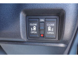 【パワースライドドアスイッチ】運転席から、後部座席の開け閉めが可能なボタンです!ワンプッシュで作動するので、手が塞がっている人などサポートに便利ですね♪