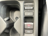 シフトレバー下に電子パーキングのスイッチやブレーキホールドのスイッチ等がついています。