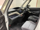 助手席も極端な使用感などなく綺麗な状態です!匂いなど気になる方は是非ご来店ください!!