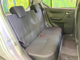 後部座席も気になるようなキズ・汚れやへたり等、大きなダメージはなく、良好な状態です。