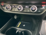 運転席・助手席、それぞれで温度調節が可能なオートエアコンです。シートヒーター付きなので、寒い日も快適です。